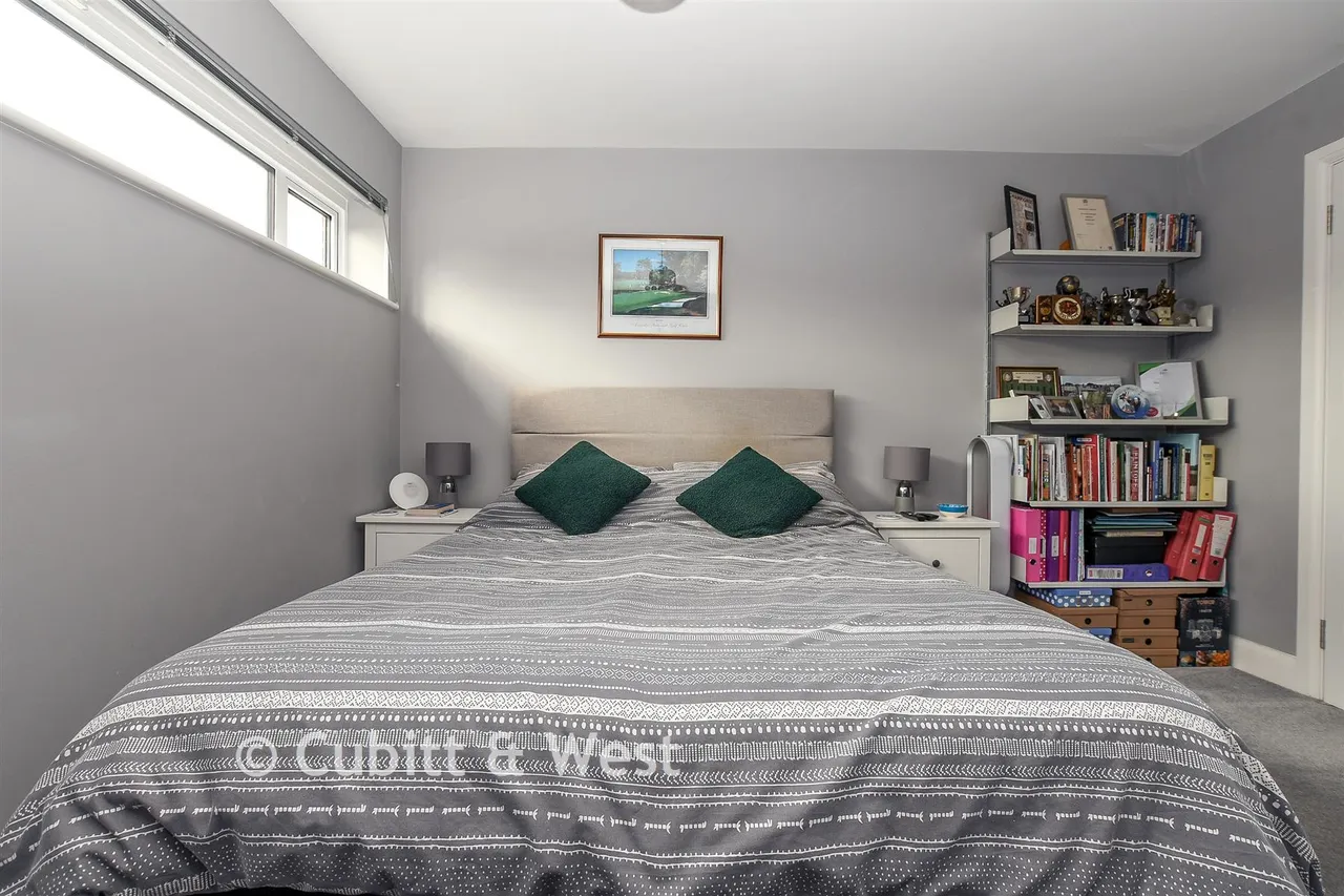 South Street, Dorking, RH4, photo 11