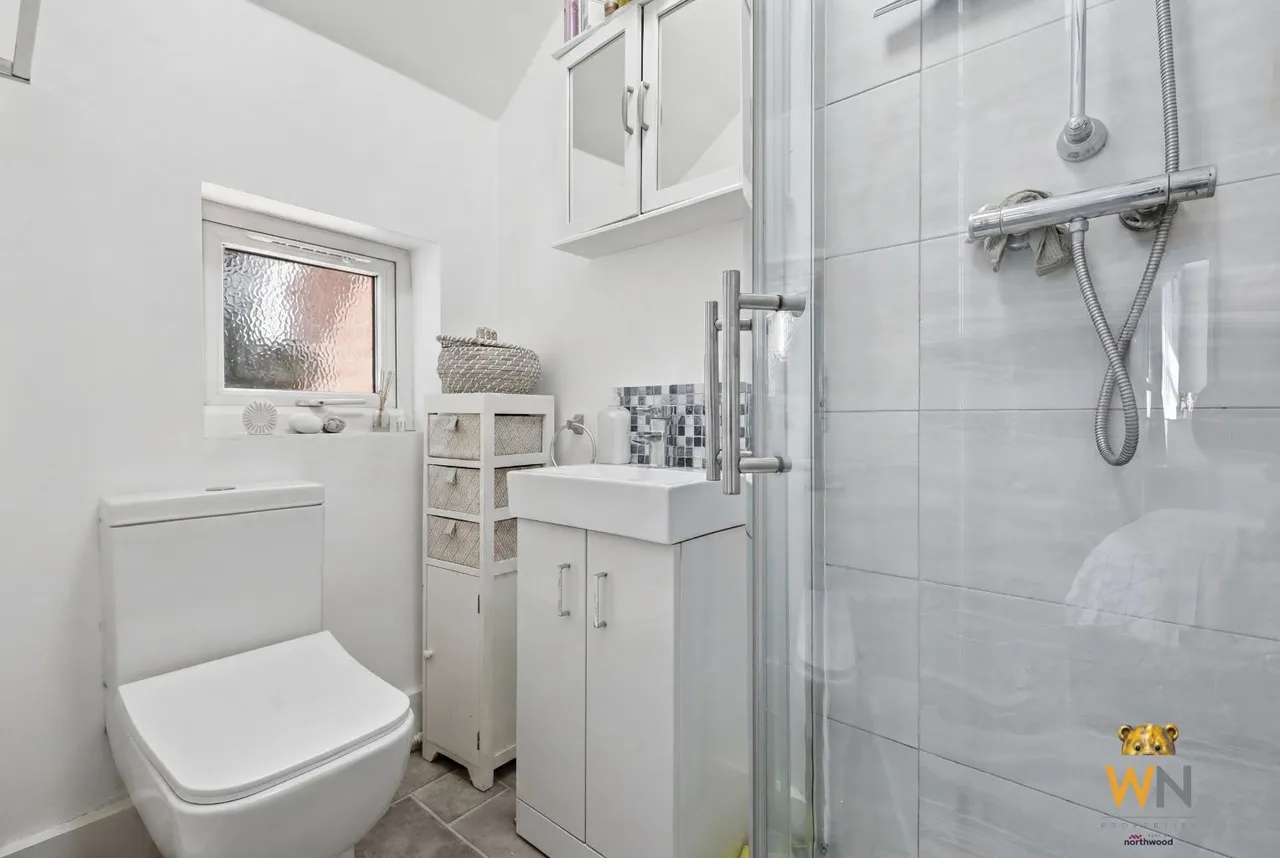 Rayleigh Road, Hutton, CM13, photo 12