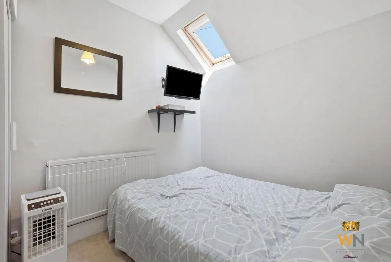 Rayleigh Road, Hutton, CM13, photo 11