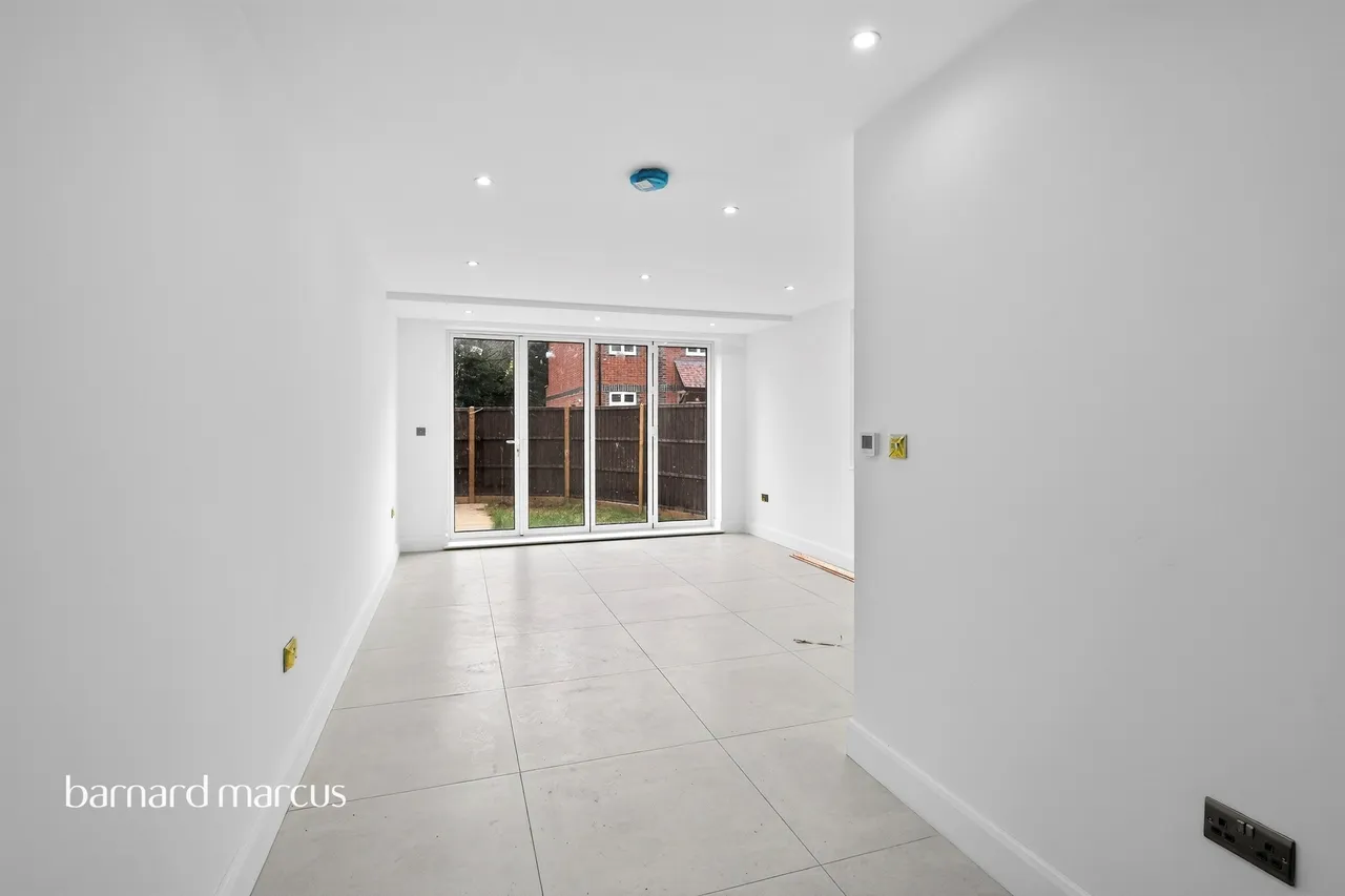 3 bed house for sale — Kingswood Way, South Croydon