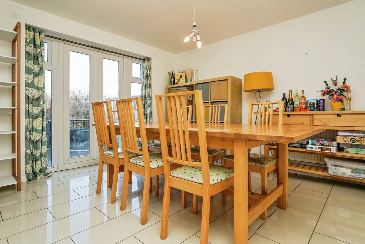 Holst Grove, Cheltenham, GL51, photo 4