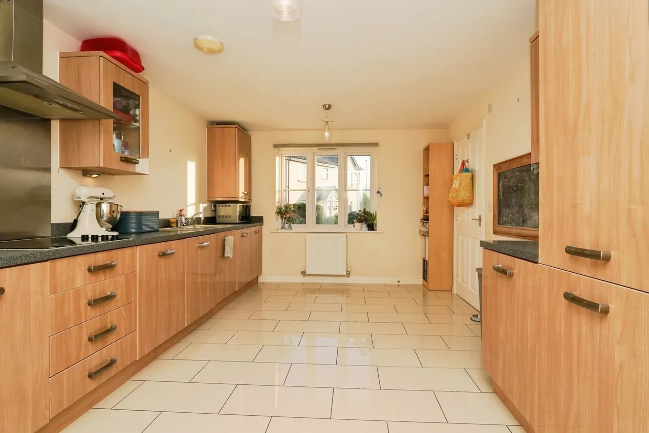 Holst Grove, Cheltenham, GL51, photo 3