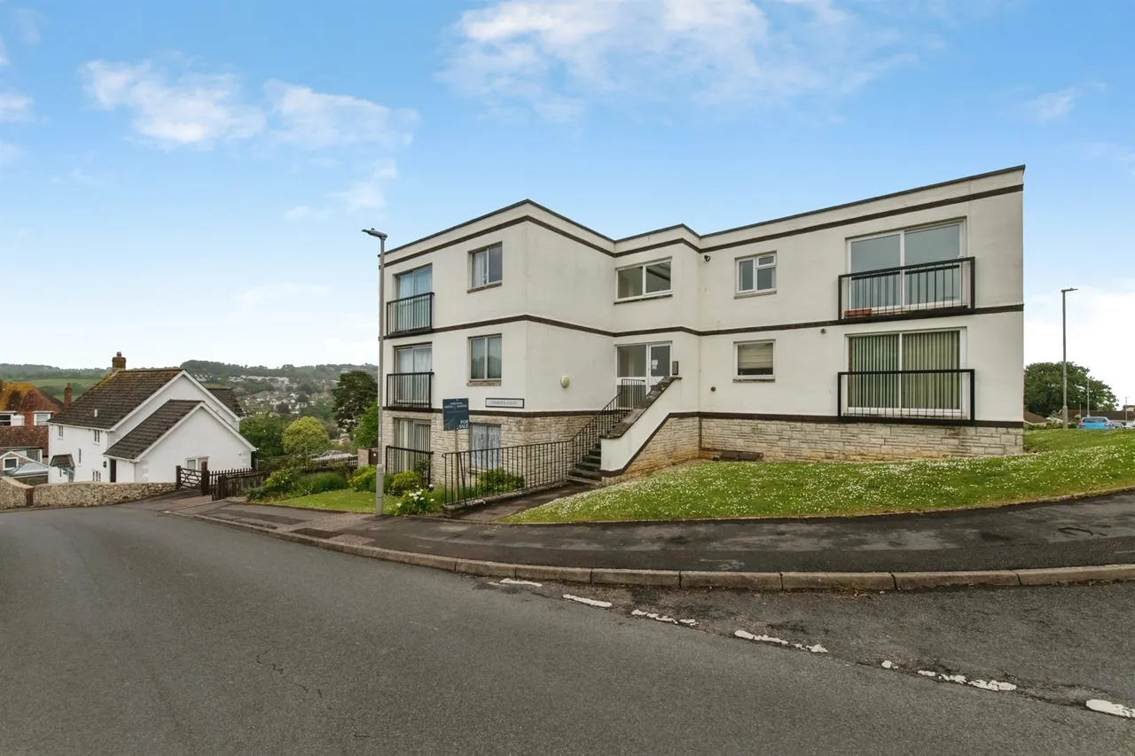 1 bed flat for sale — Clappentail Lane, Lyme Regis
