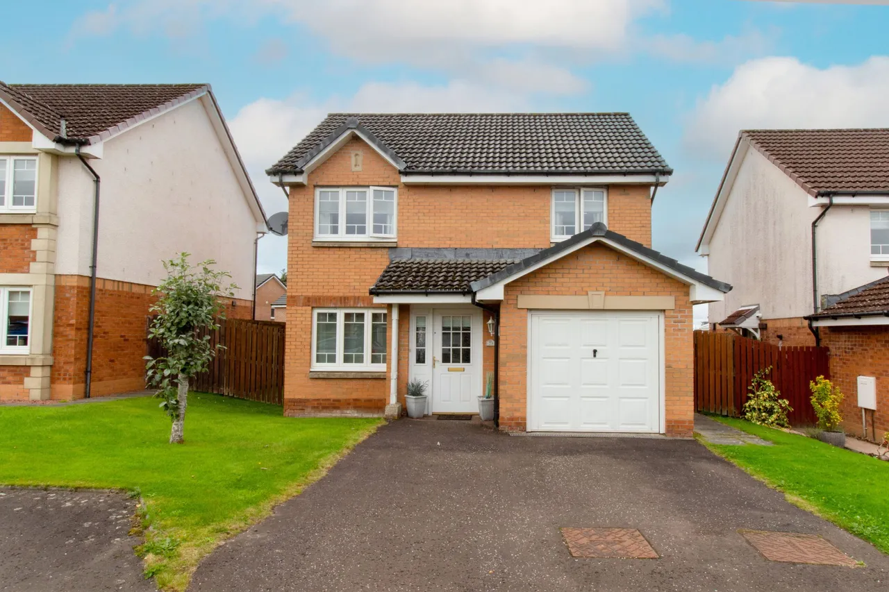 3 bed house for sale — Bourtree Crescent, Law, Carluke