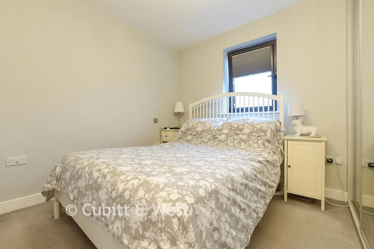 High Street, Dorking, RH4, photo 9