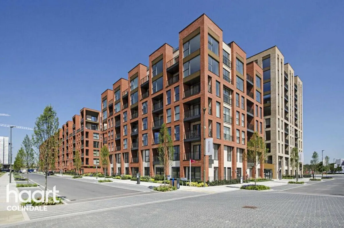 3 bed flat for sale, Lismore Boulevard, NW9