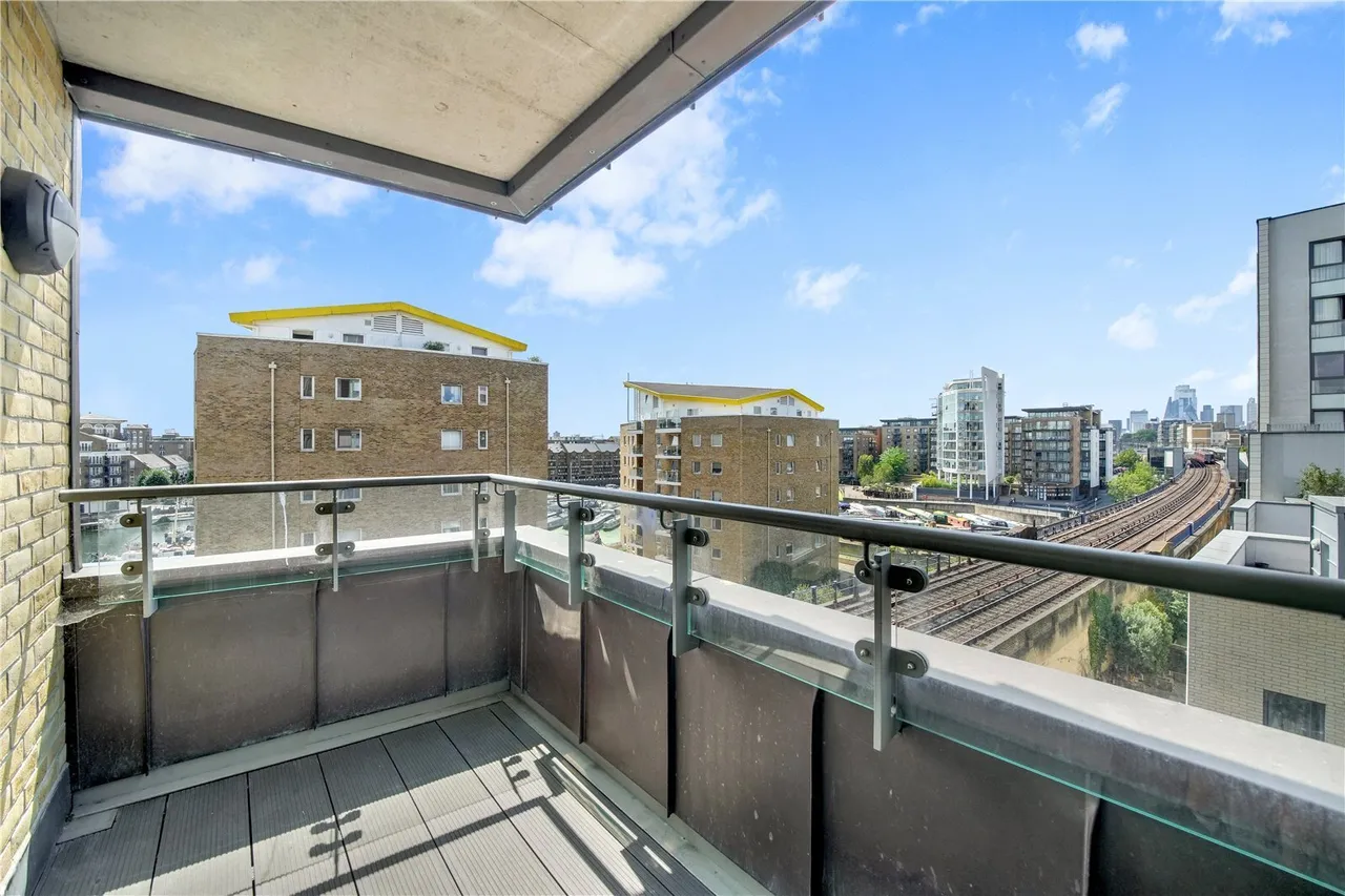 Vitruvian Court, Limehouse Basin, E14, photo 4