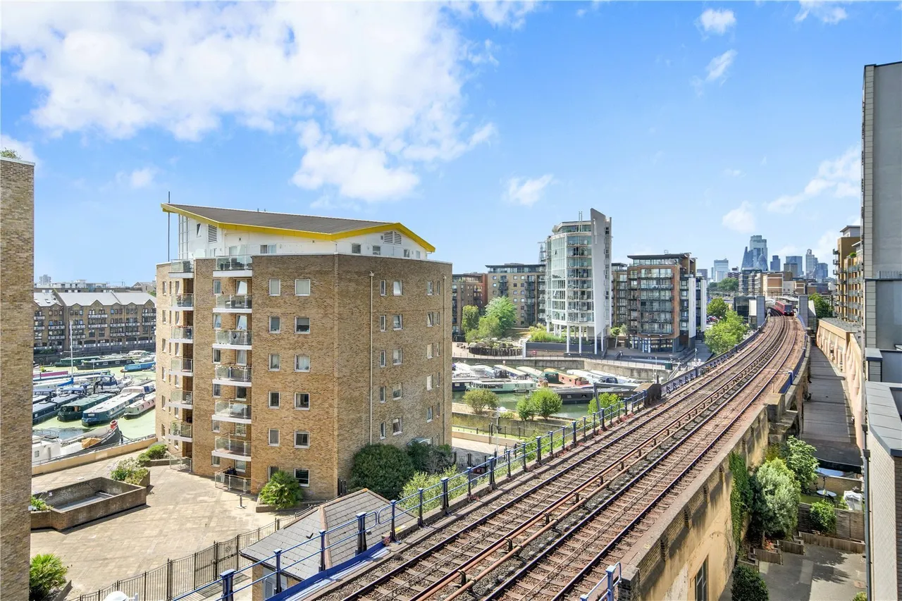 Vitruvian Court, Limehouse Basin, E14, photo 17