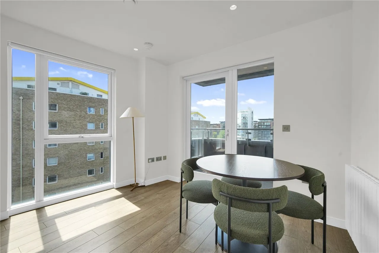 Vitruvian Court, Limehouse Basin, E14, photo 2