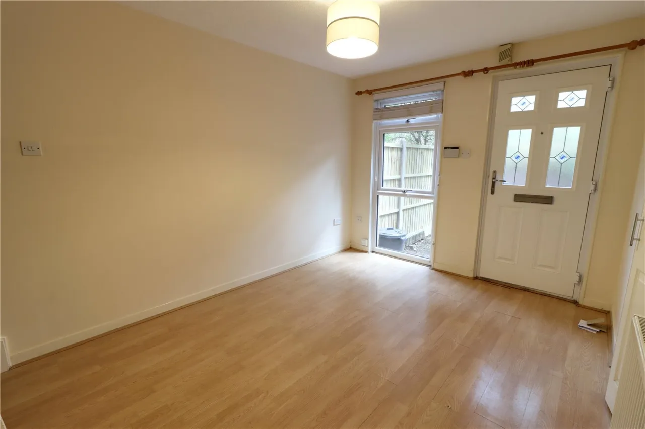 Larks Meade, Earley, RG6, photo 2