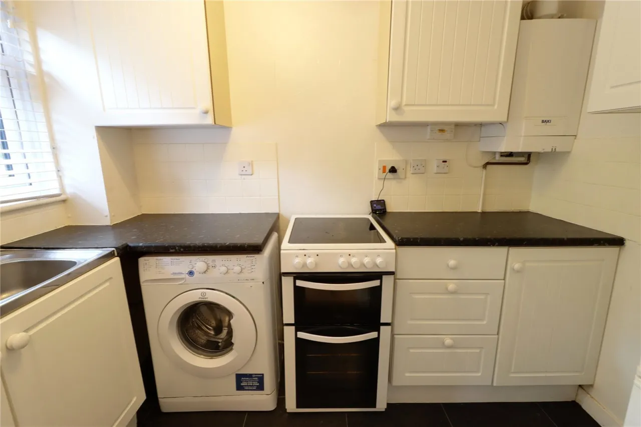 Larks Meade, Earley, RG6, photo 5