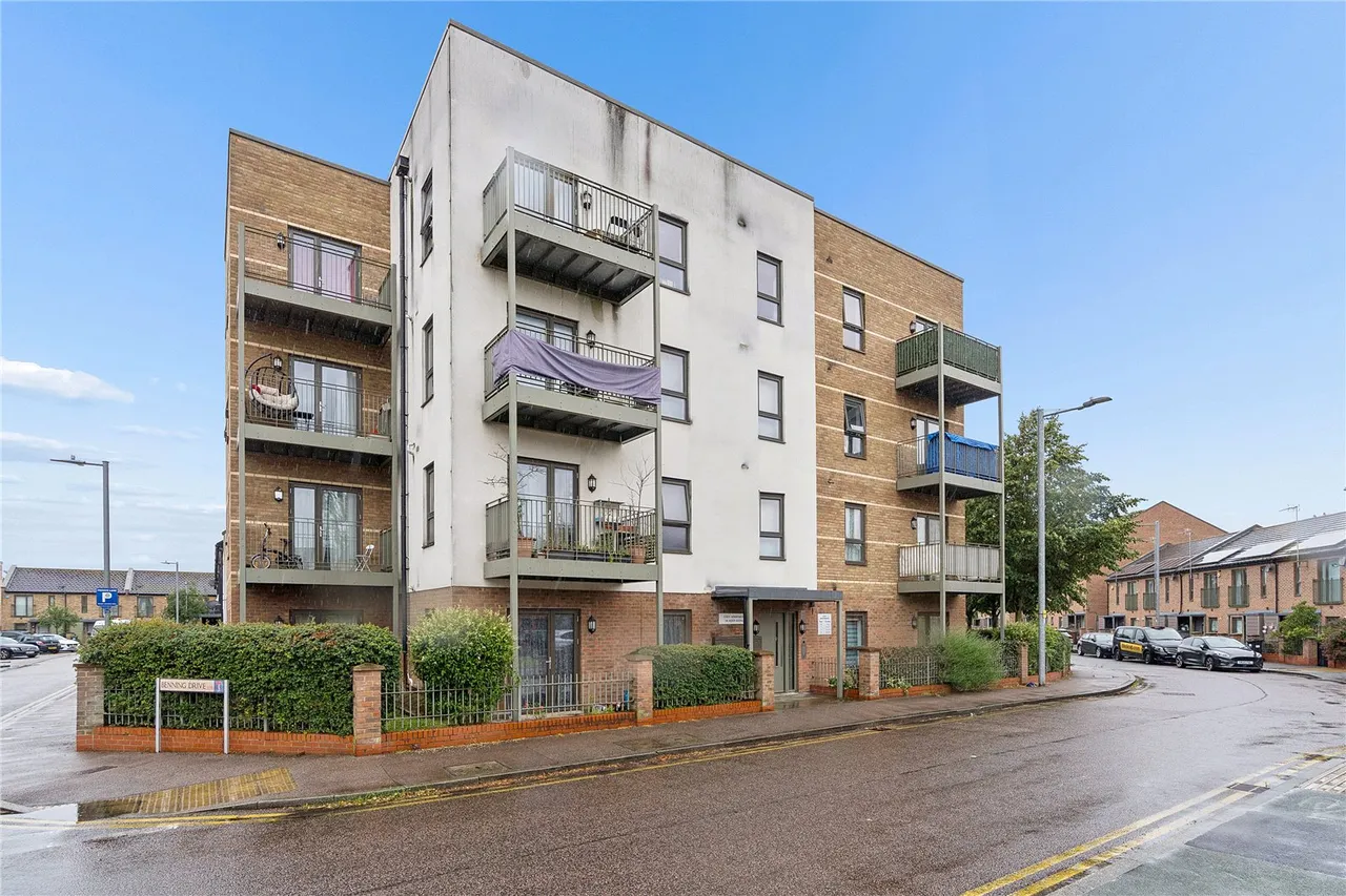 1 bed flat for sale — Ager Avenue, Dagenham, RM8