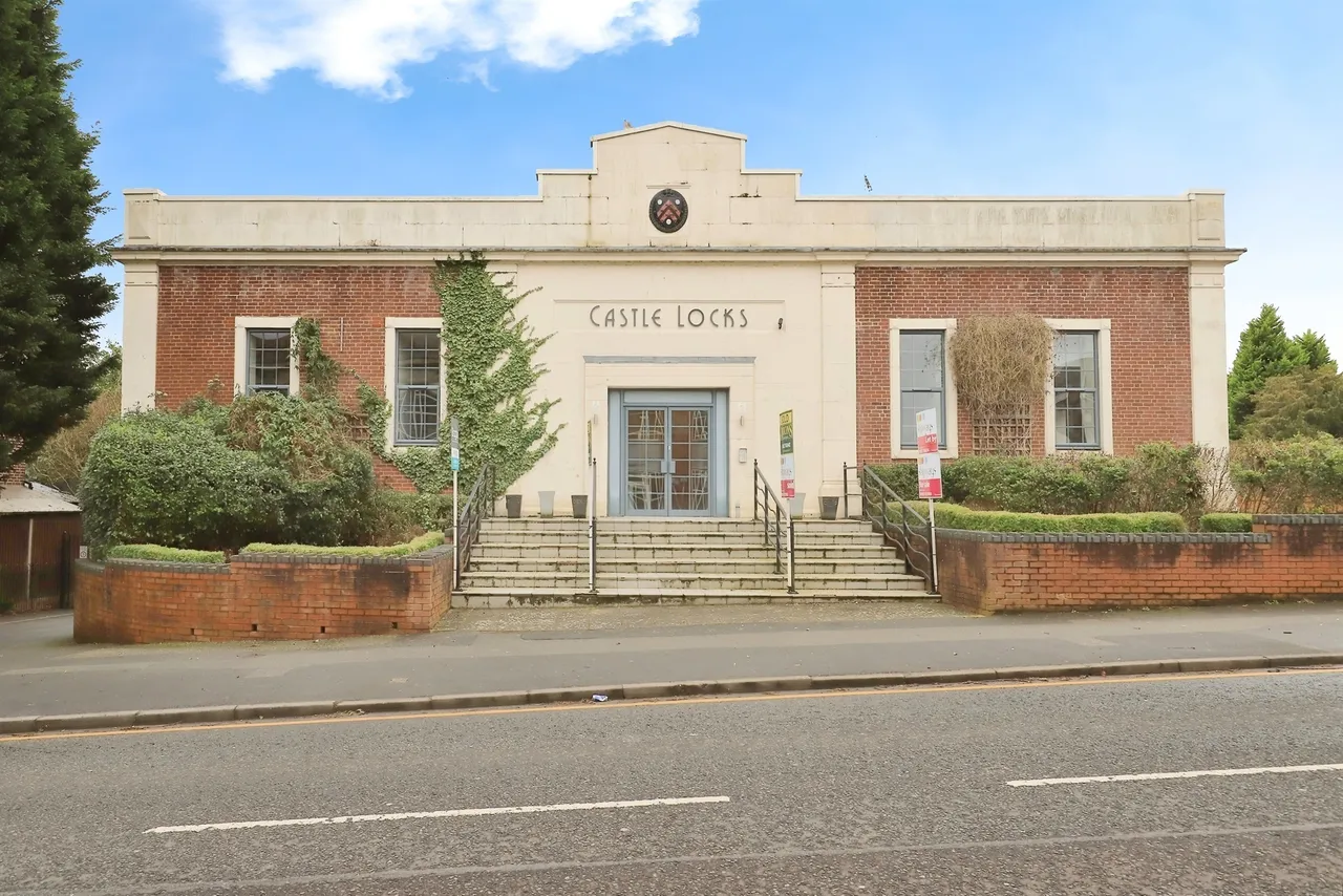2 bed flat for sale — Castle Road, Kidderminster