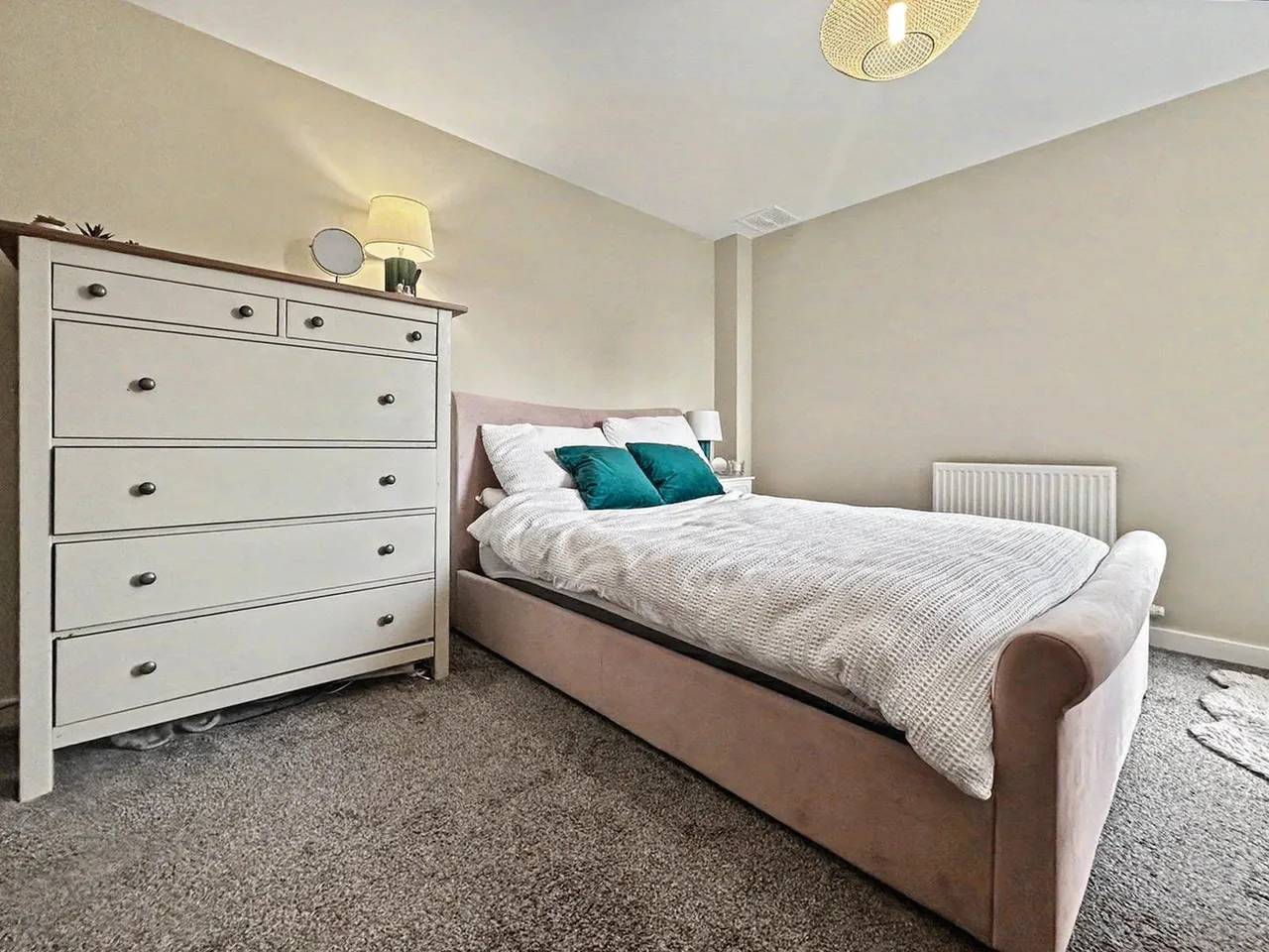 Broadgate Lane, Horsforth, LS18, photo 11