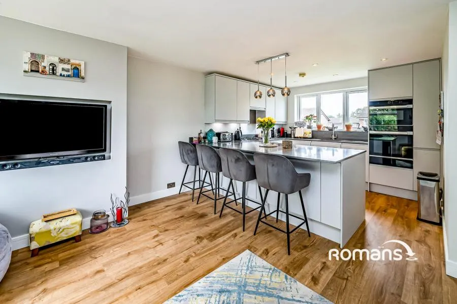 2 bed flat to rent, Lillibrooke Crescent, Maidenhead, SL6