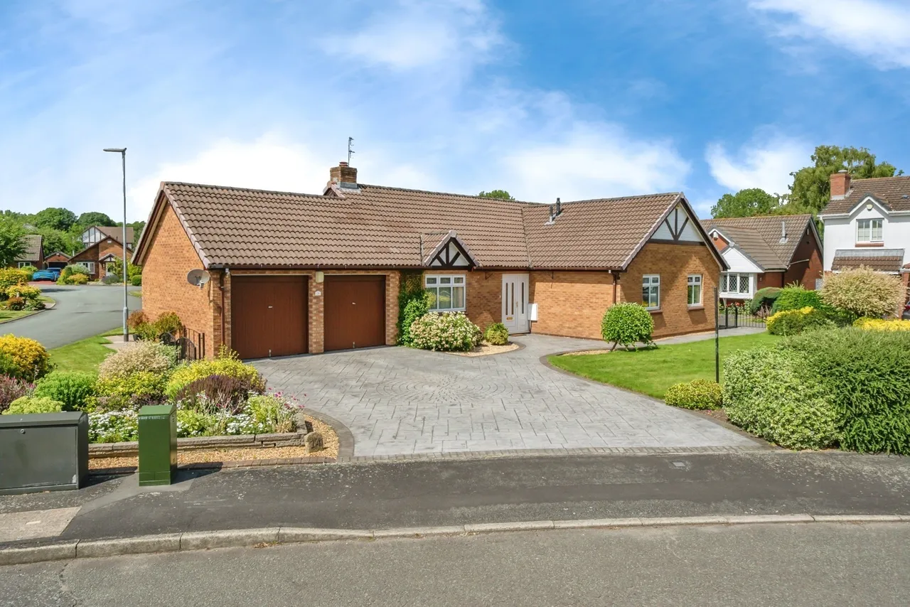3 bed house for sale — Sandicroft Close, Birchwood, Warrington, Cheshire, WA3