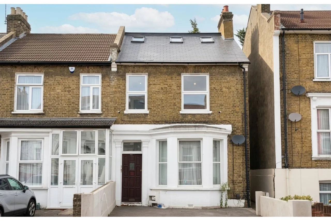 4 bed flat to rent, Herbert Road, London, SE18