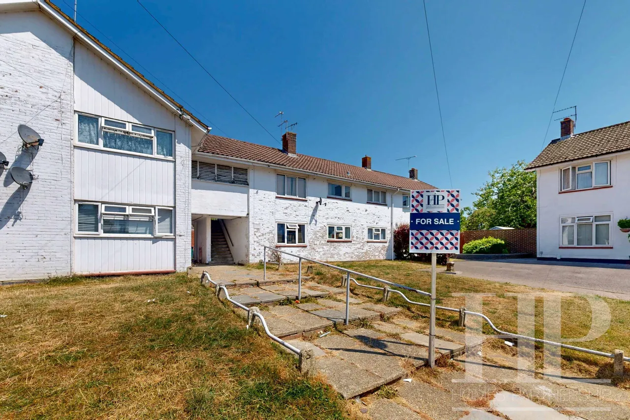 2 bed flat for sale, Forester Road, Crawley, RH10