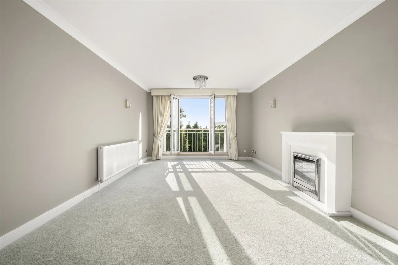 Oatlands Drive, Weybridge, Surrey, KT13, photo 4