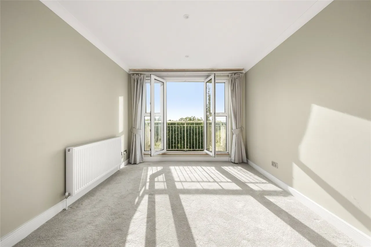 Oatlands Drive, Weybridge, Surrey, KT13, photo 11