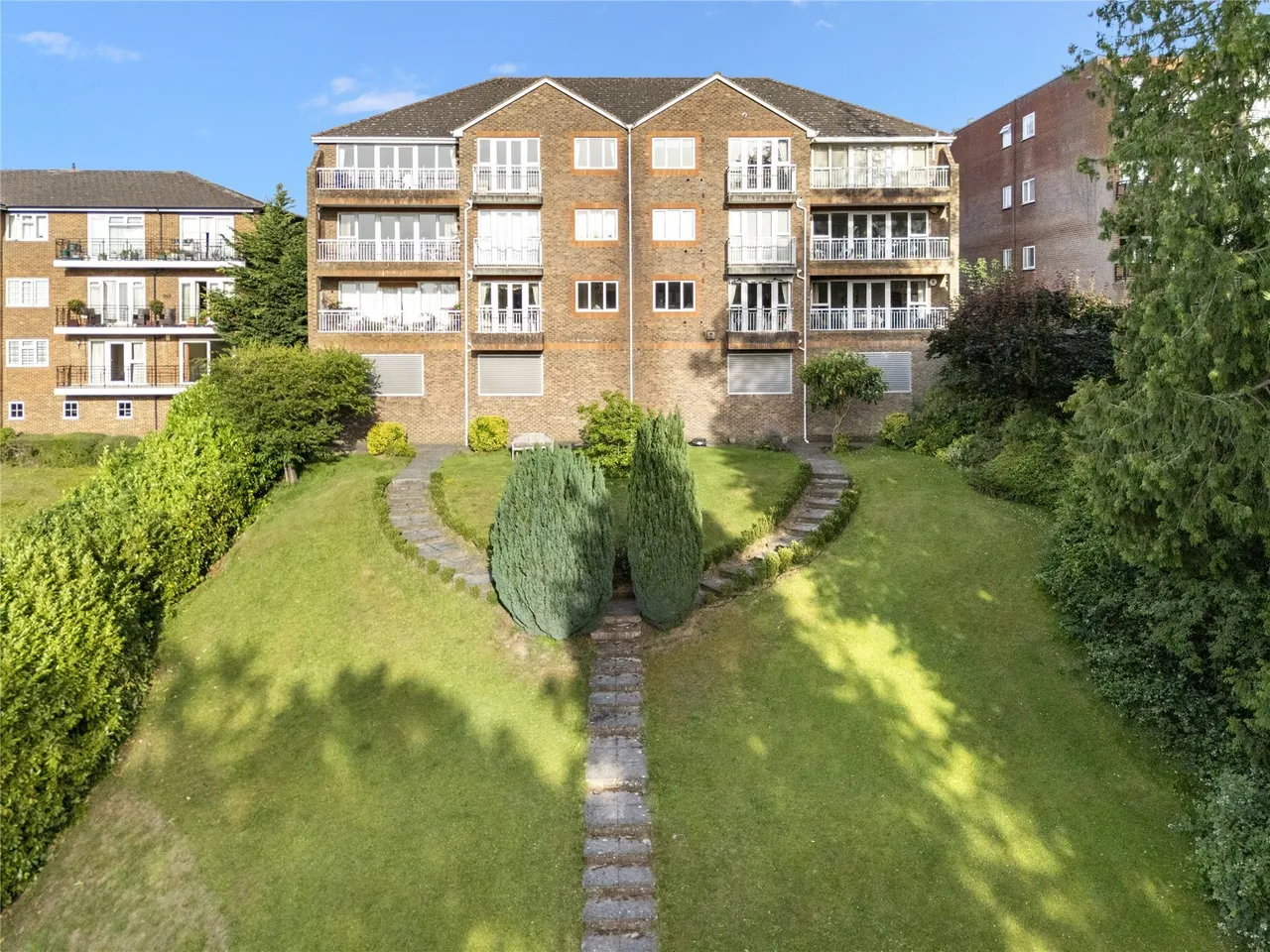 2 bed flat for sale — Oatlands Drive, Weybridge, Surrey, KT13