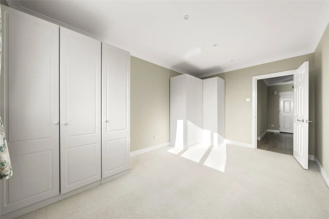 Oatlands Drive, Weybridge, Surrey, KT13, photo 6