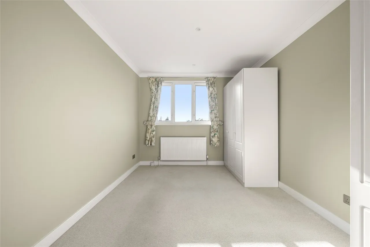 Oatlands Drive, Weybridge, Surrey, KT13, photo 10