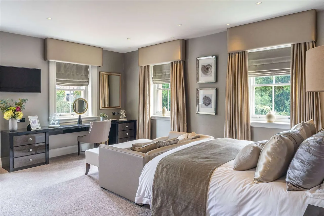 Half Acre Lane, WA4, photo 18