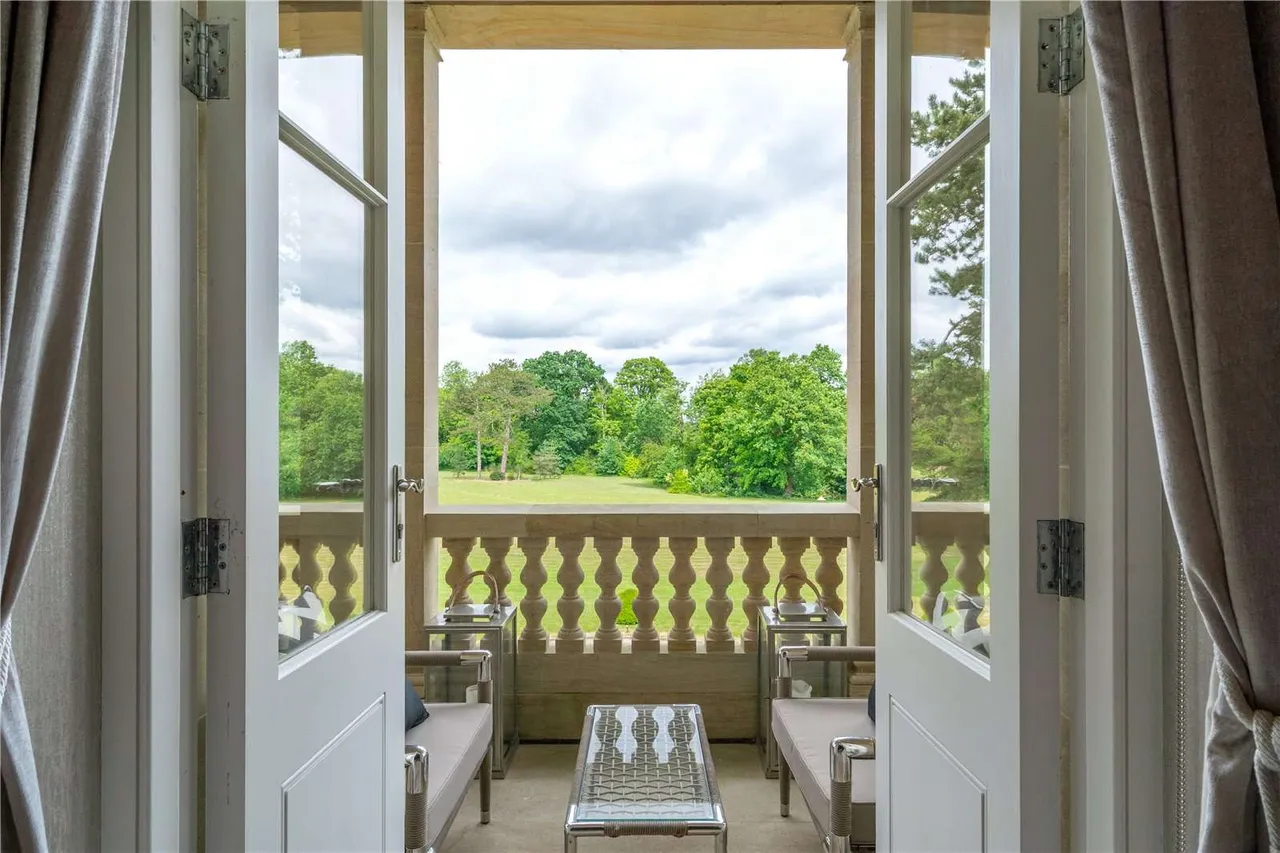 Half Acre Lane, WA4, photo 16
