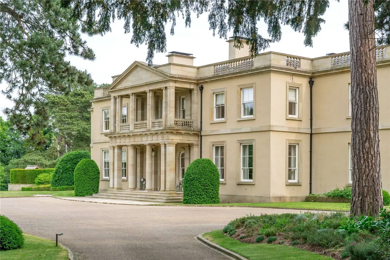 Half Acre Lane, WA4, photo 6