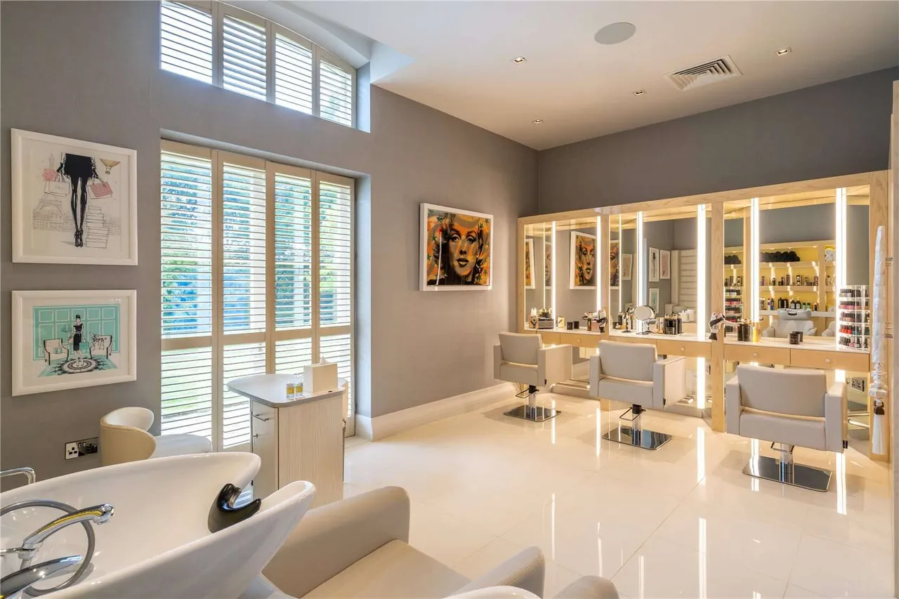 Half Acre Lane, WA4, photo 21