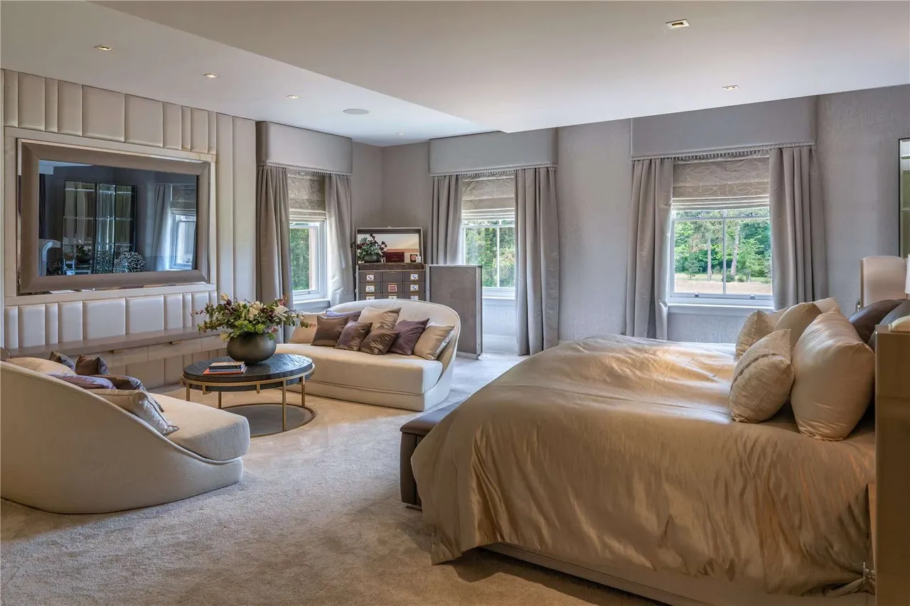 Half Acre Lane, WA4, photo 14
