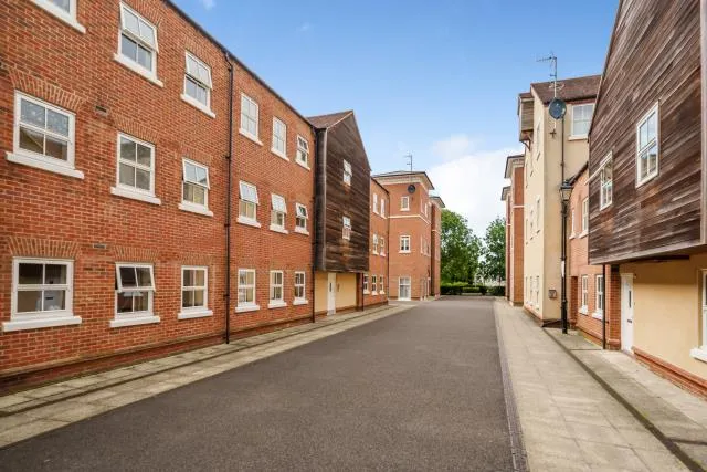 Nymet Court, Aylesbury, HP19, photo 9