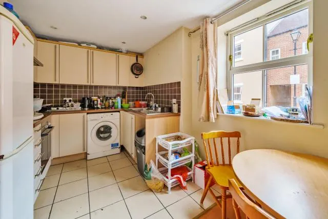Nymet Court, Aylesbury, HP19, photo 2