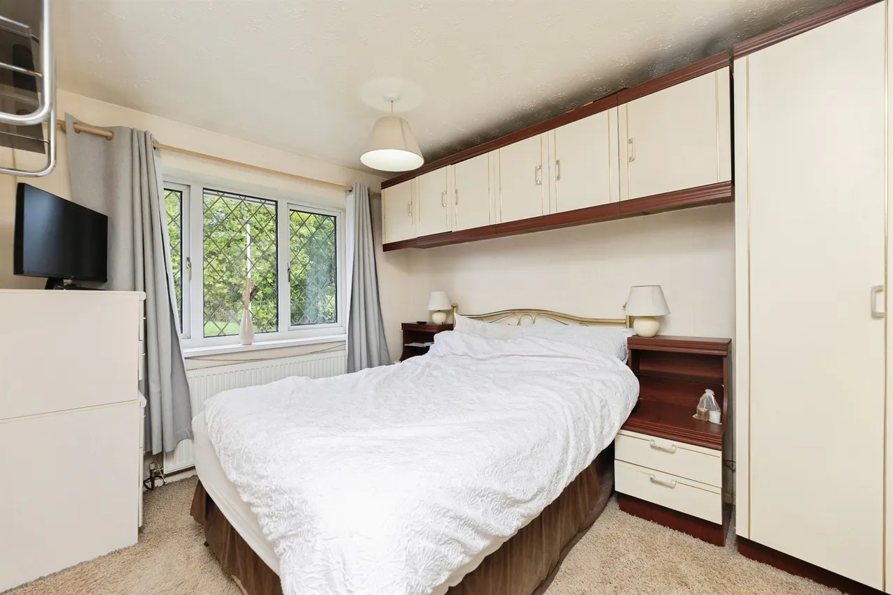 Snetterton Close, Cudworth, S72, photo 11