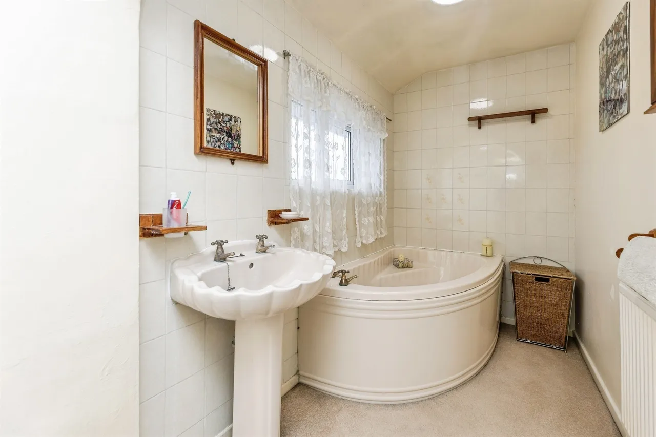 Snetterton Close, Cudworth, S72, photo 19