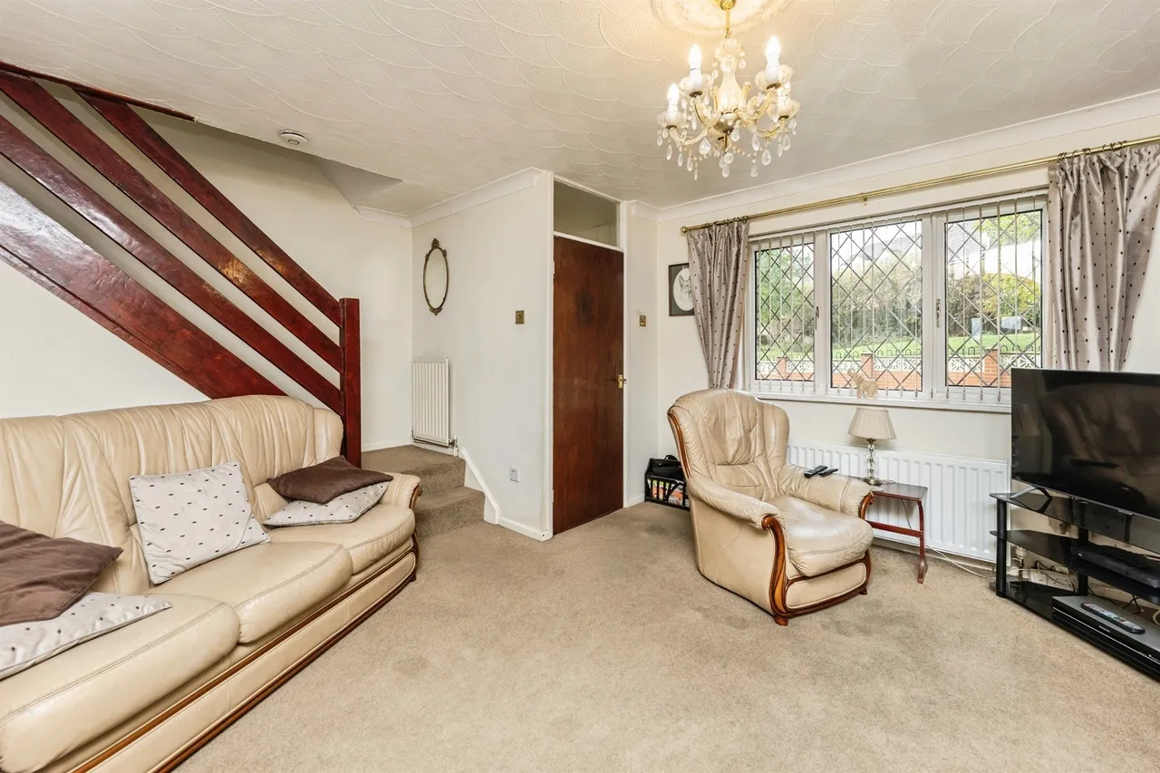 Snetterton Close, Cudworth, S72, photo 3
