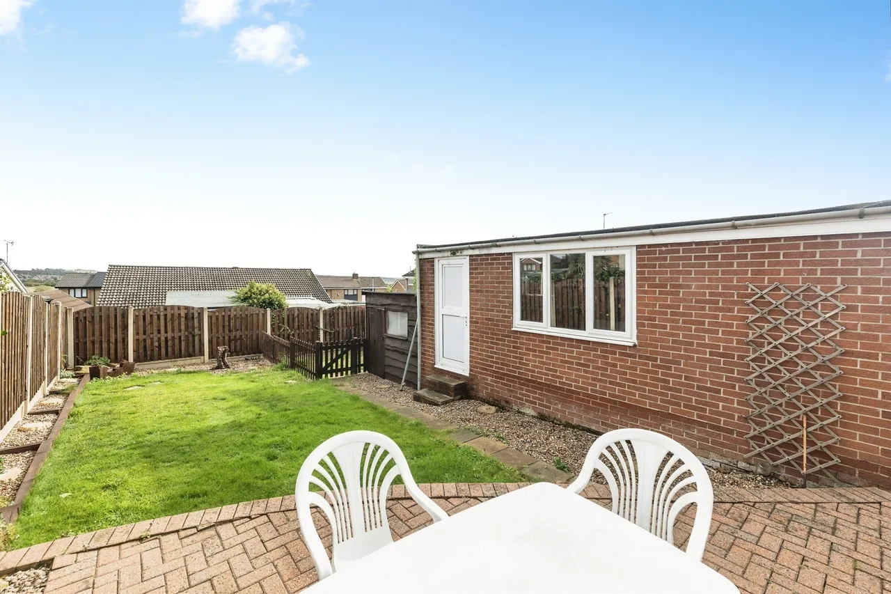 Snetterton Close, Cudworth, S72, photo 21