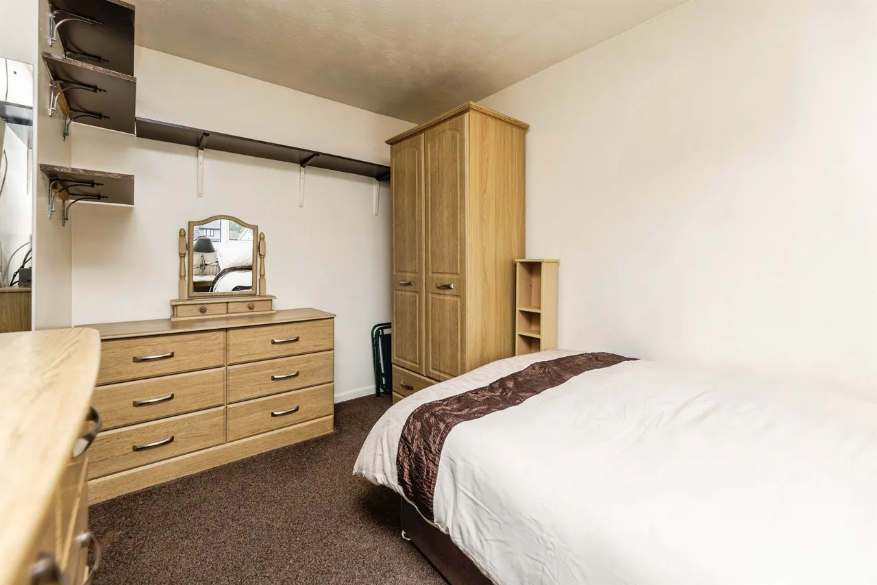 Snetterton Close, Cudworth, S72, photo 15