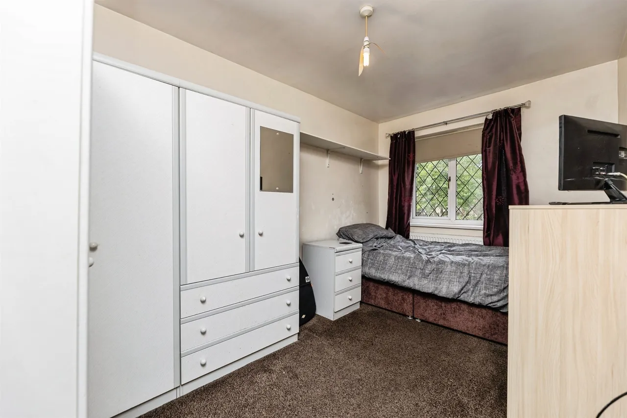 Snetterton Close, Cudworth, S72, photo 16