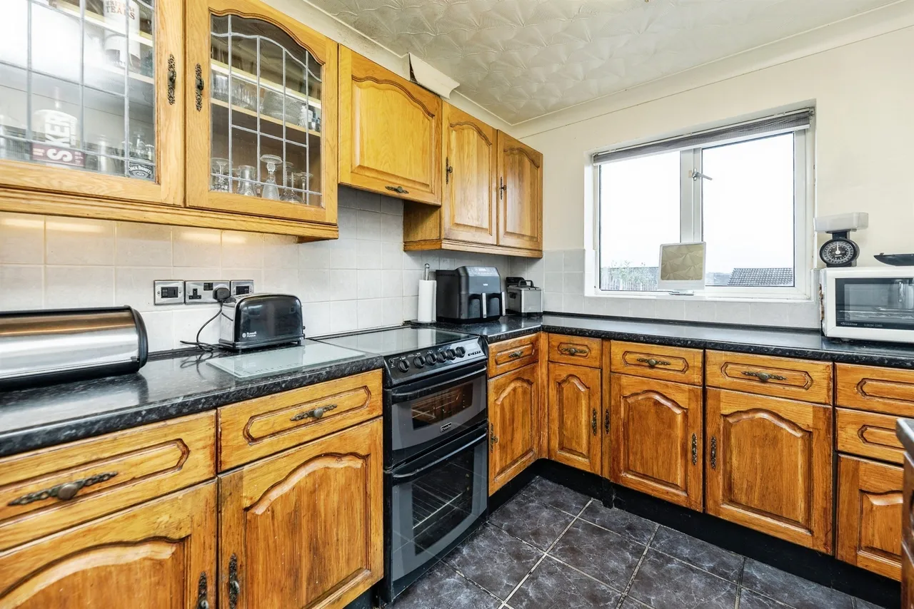 Snetterton Close, Cudworth, S72, photo 5