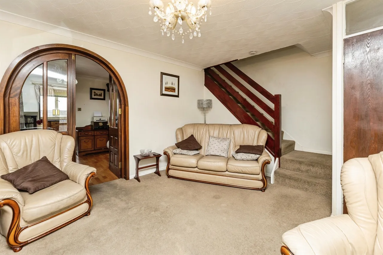 Snetterton Close, Cudworth, S72, photo 4