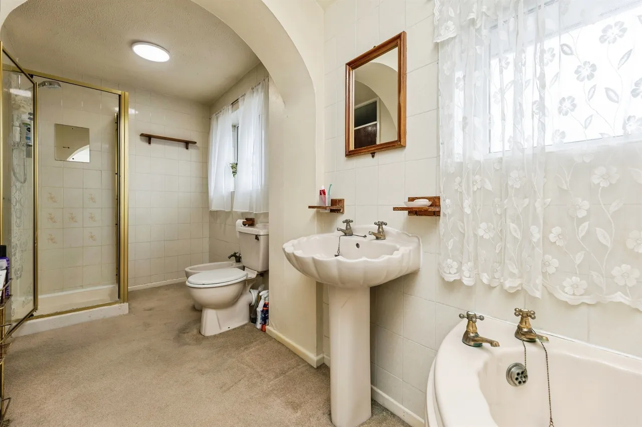 Snetterton Close, Cudworth, S72, photo 18
