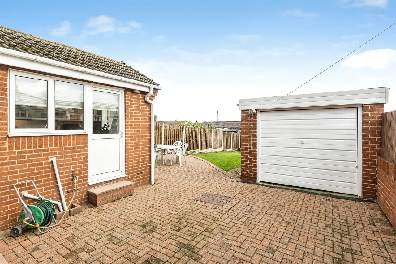 Snetterton Close, Cudworth, S72, photo 23