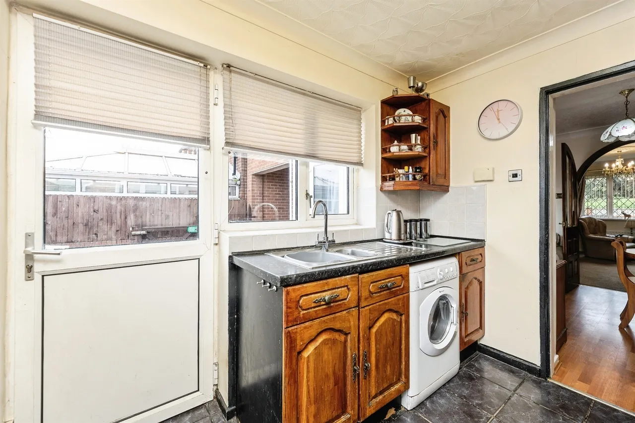 Snetterton Close, Cudworth, S72, photo 7