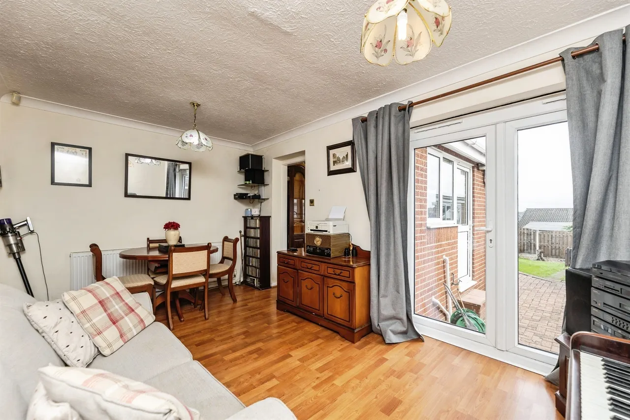 Snetterton Close, Cudworth, S72, photo 10
