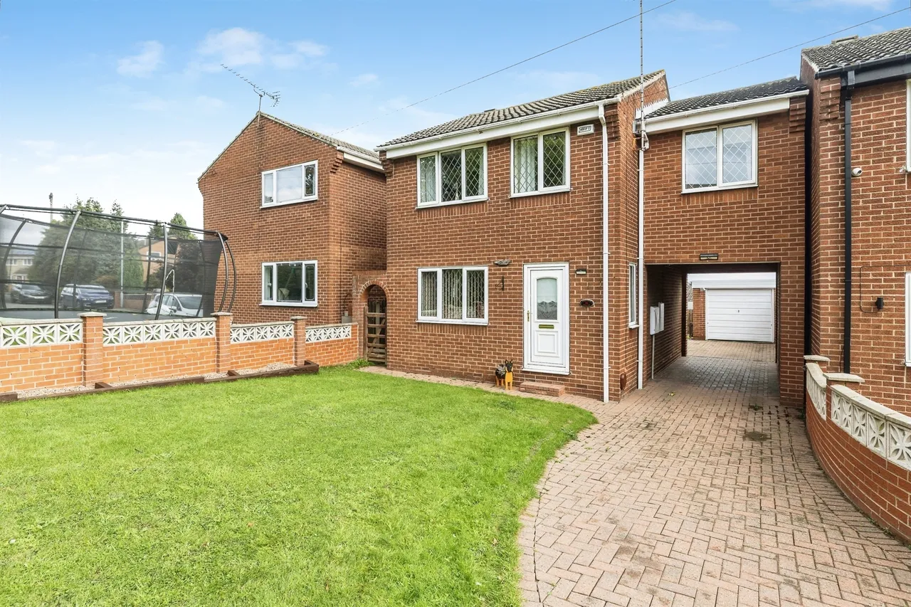 4 bed house for sale, Snetterton Close, Cudworth, S72