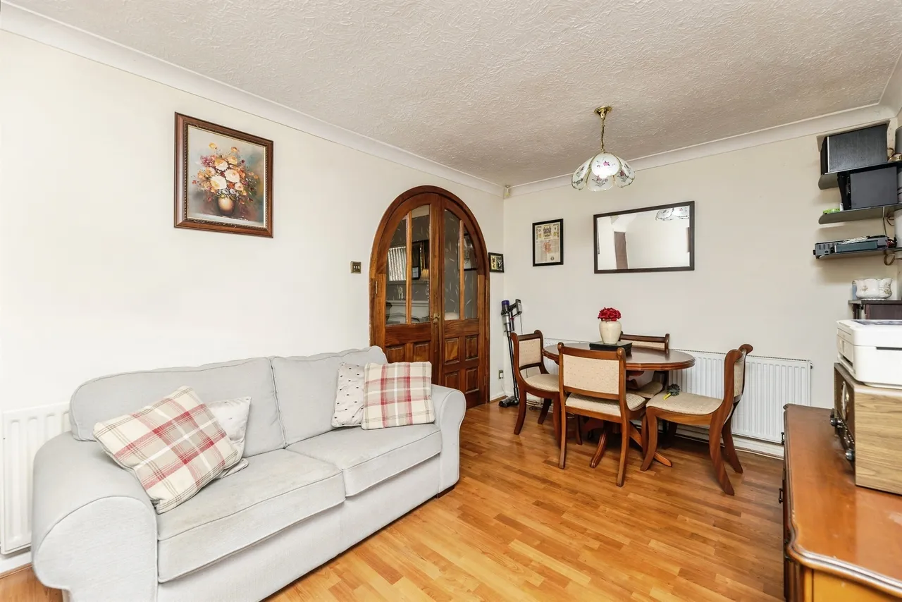 Snetterton Close, Cudworth, S72, photo 8