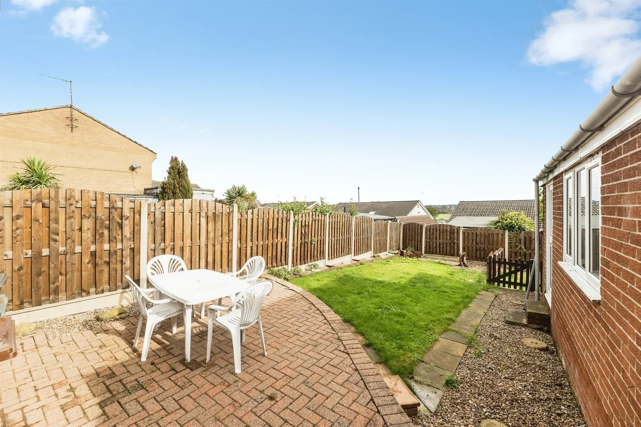Snetterton Close, Cudworth, S72, photo 20