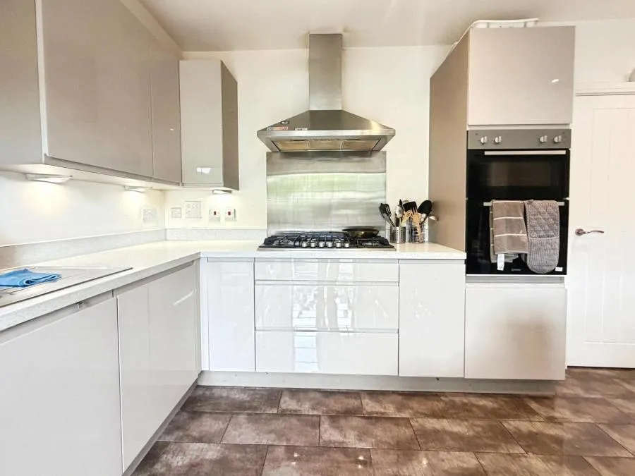 Churchill Road, Uxbridge, UB10, photo 4